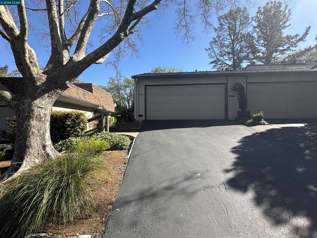 1827 Holland Dr — photo
