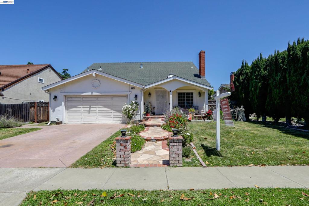 36276 Cedar Blvd — photo