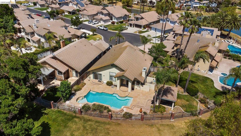 2244 Colonial Ct — photo