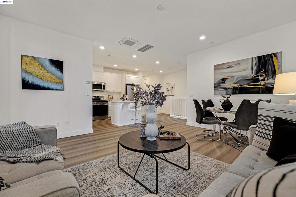 5885 Cadence Ave — photo
