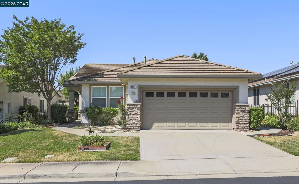 1637 Regent Dr — photo