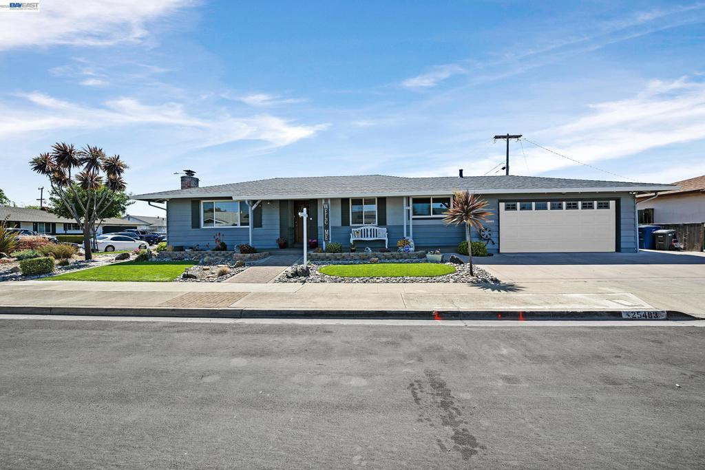 25483 Lindenwood Way — photo