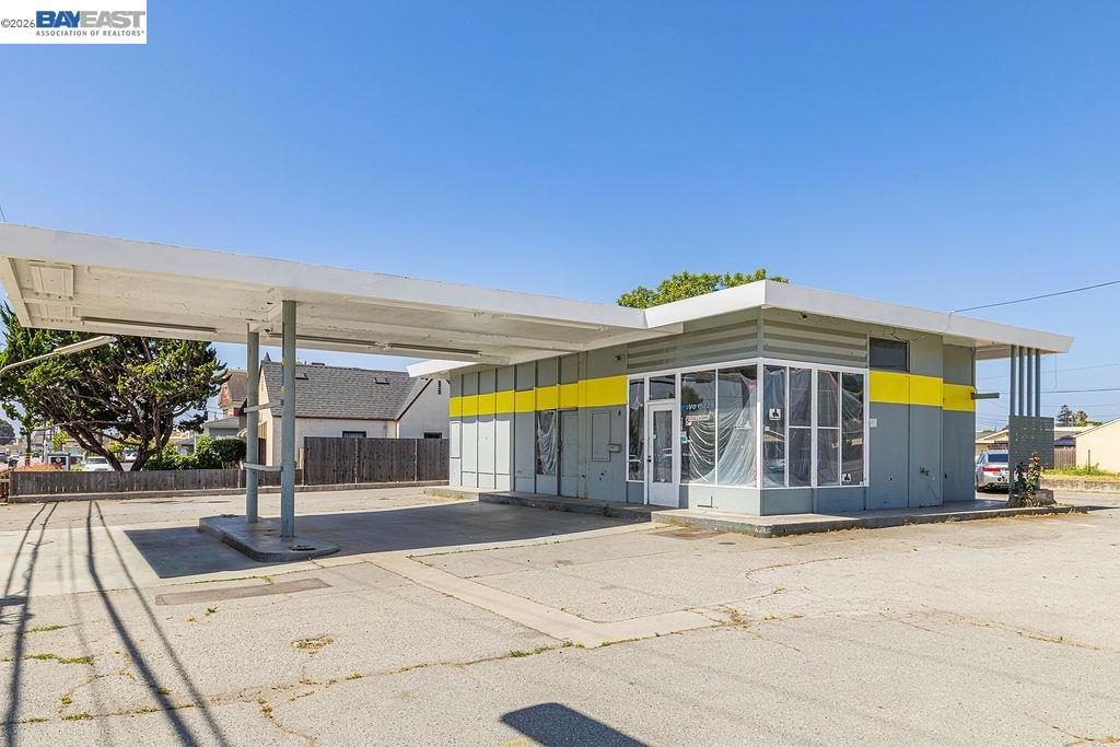 753 E E Lake Ave — photo