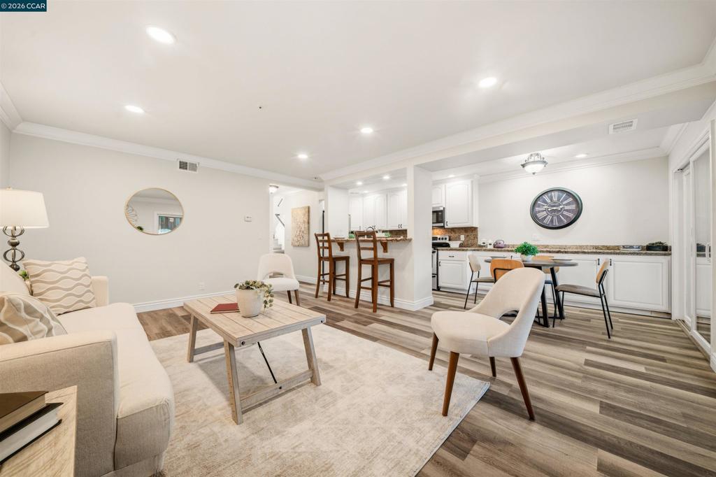 644 Hartley Dr — photo