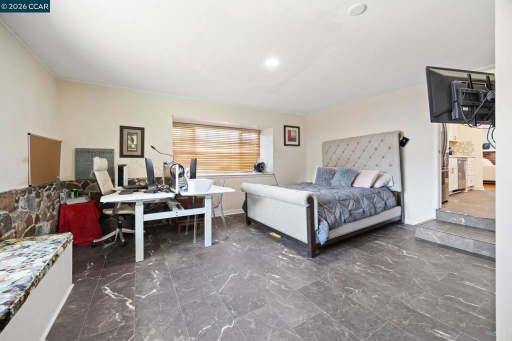 993 Argenta Court — photo