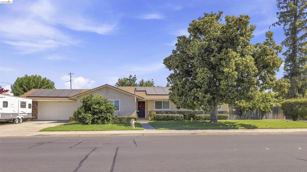 1042 Walnut St — photo
