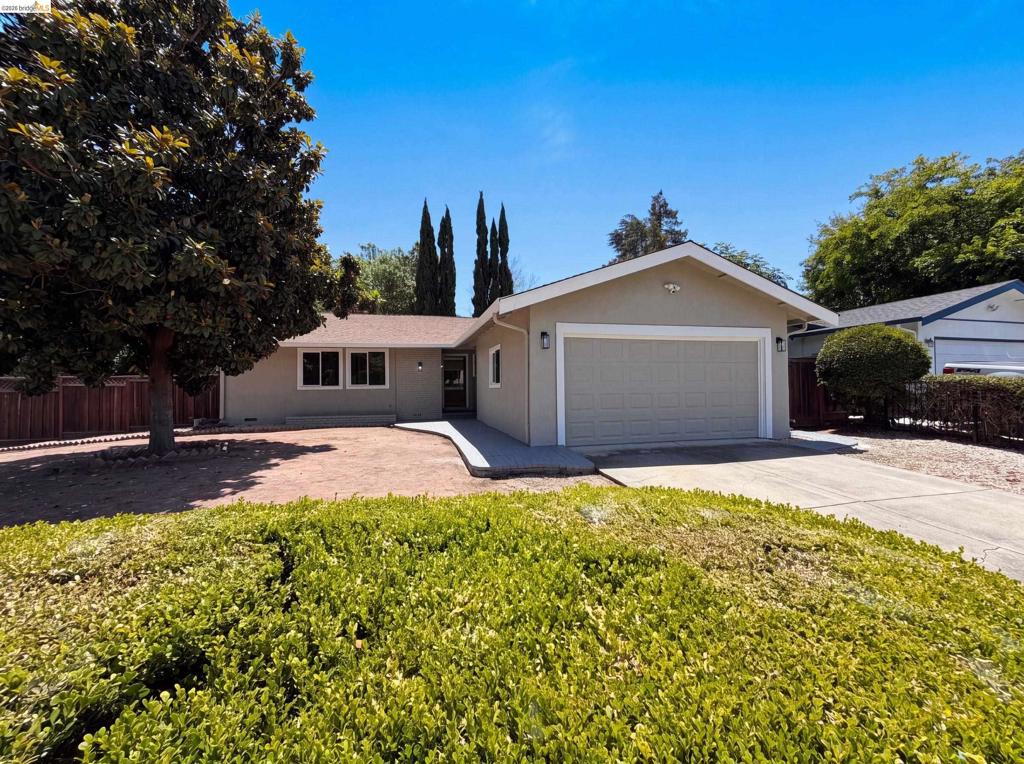 1496 Soccer Ct — photo