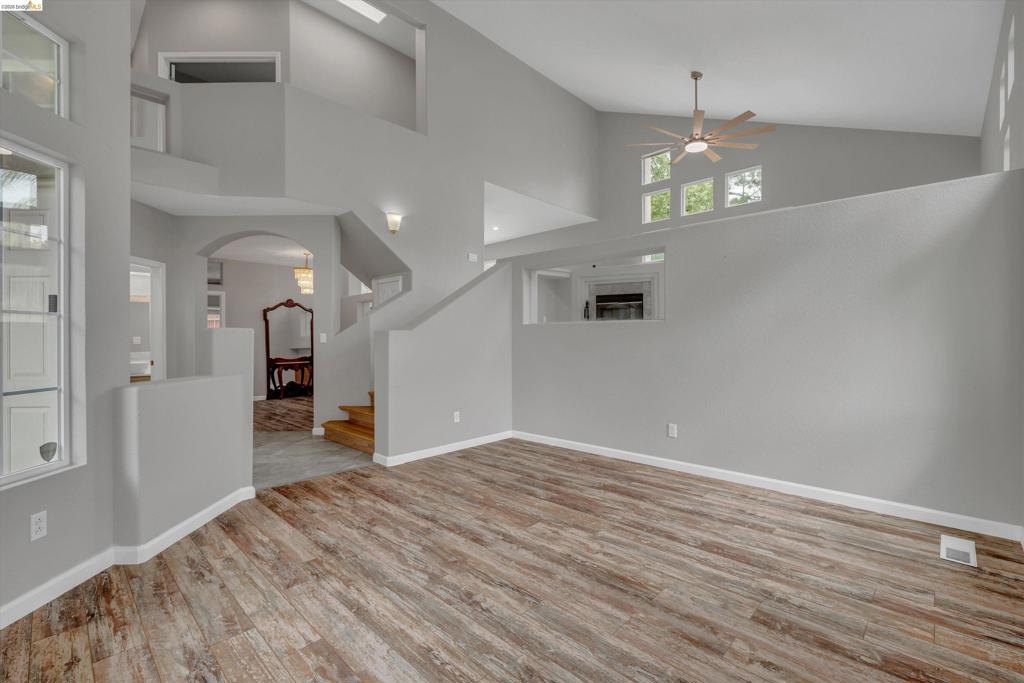 160 Palm Pl — photo