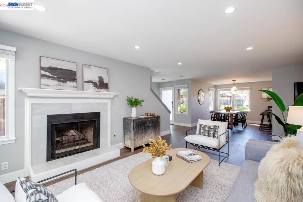 641 Centre Ct — photo