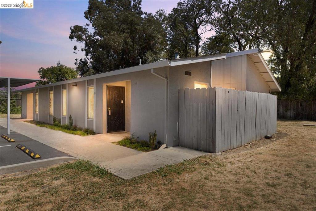 200 Del Luz Ct — photo