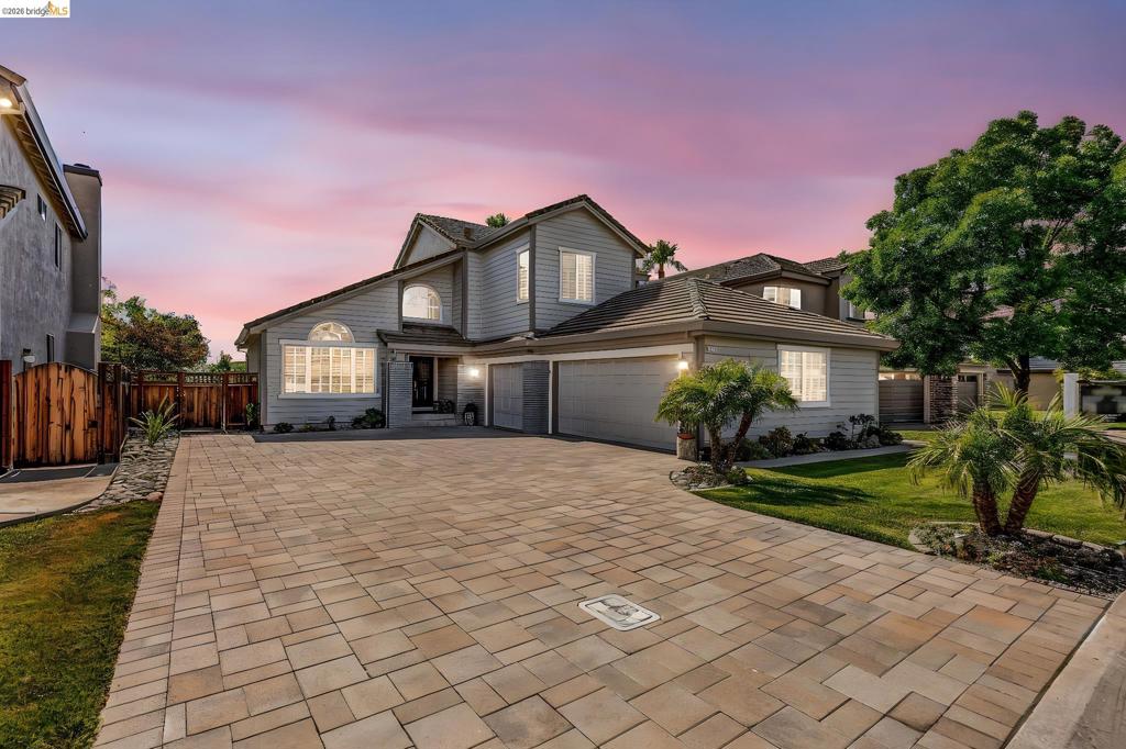 2435 Pinehurst Court — photo
