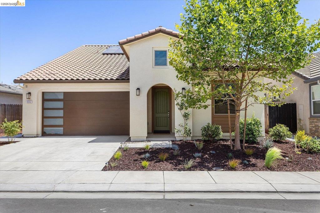 4352 Vanguard Dr — photo