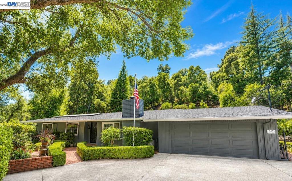 516 Moraga Way — photo