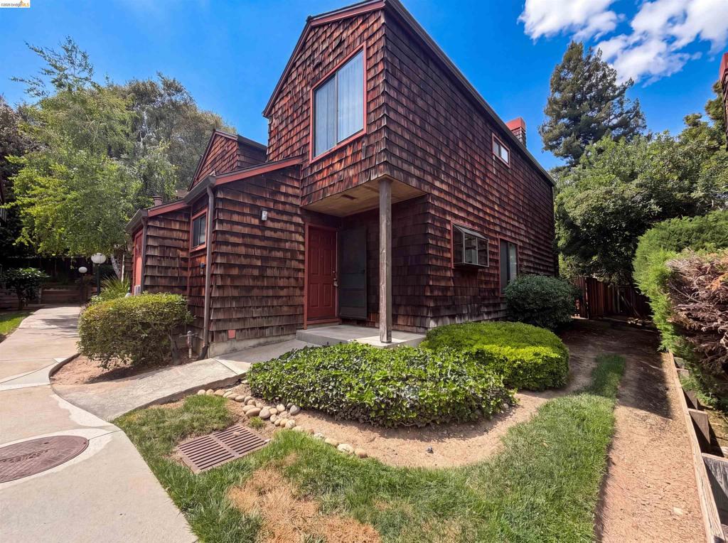1555 Hecker Pass Rd C101 — photo