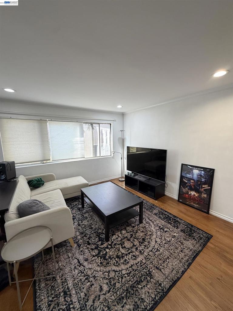1015 N Kings Rd 309 — photo