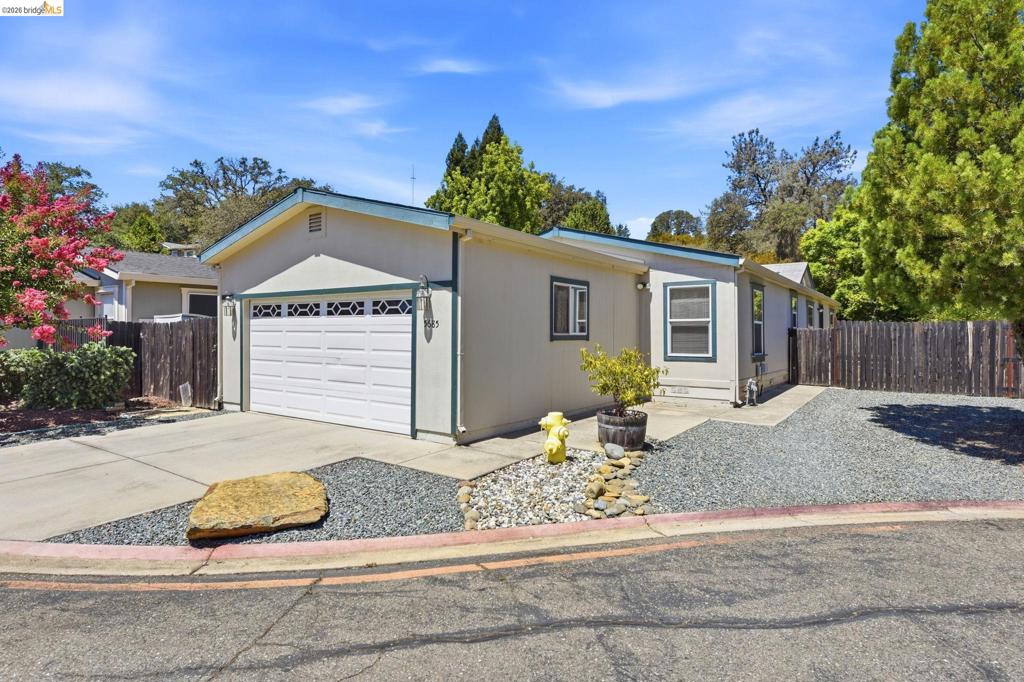 5685 Cody Dr — photo