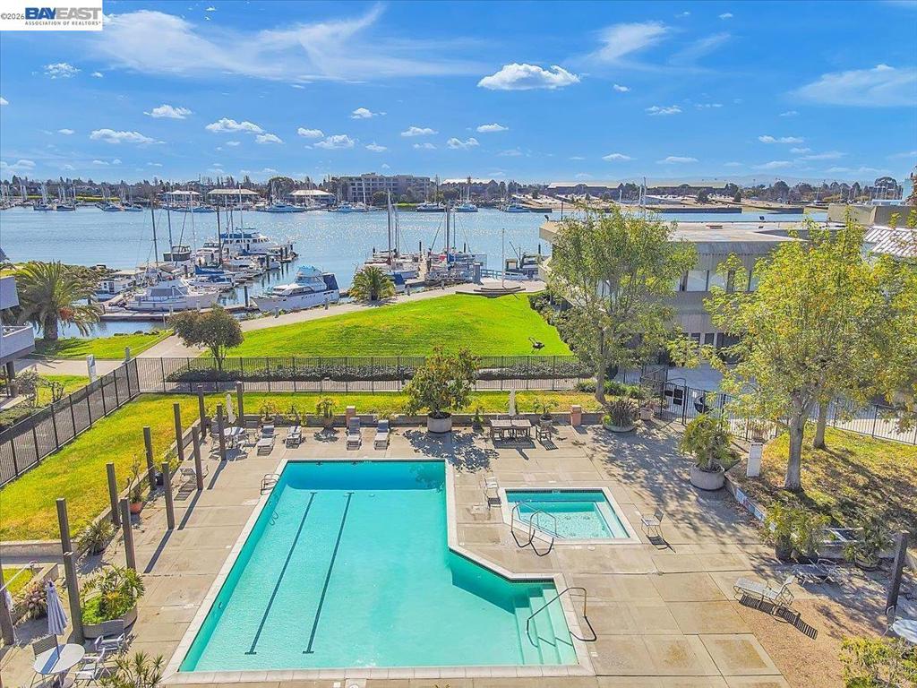 7 Embarcadero 312 — photo