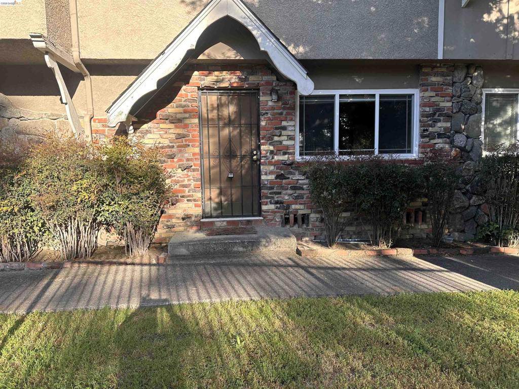 399 W. Angela Street — photo