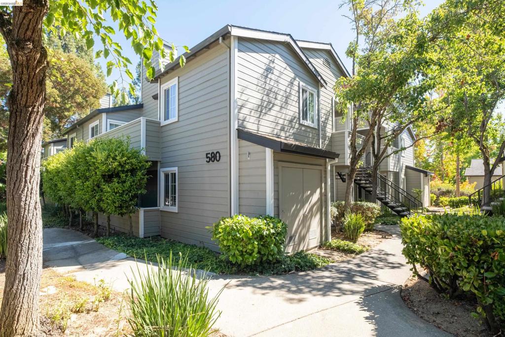 580 Canyon Oaks D — photo