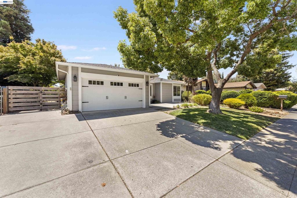 548 Silverado Cir — photo