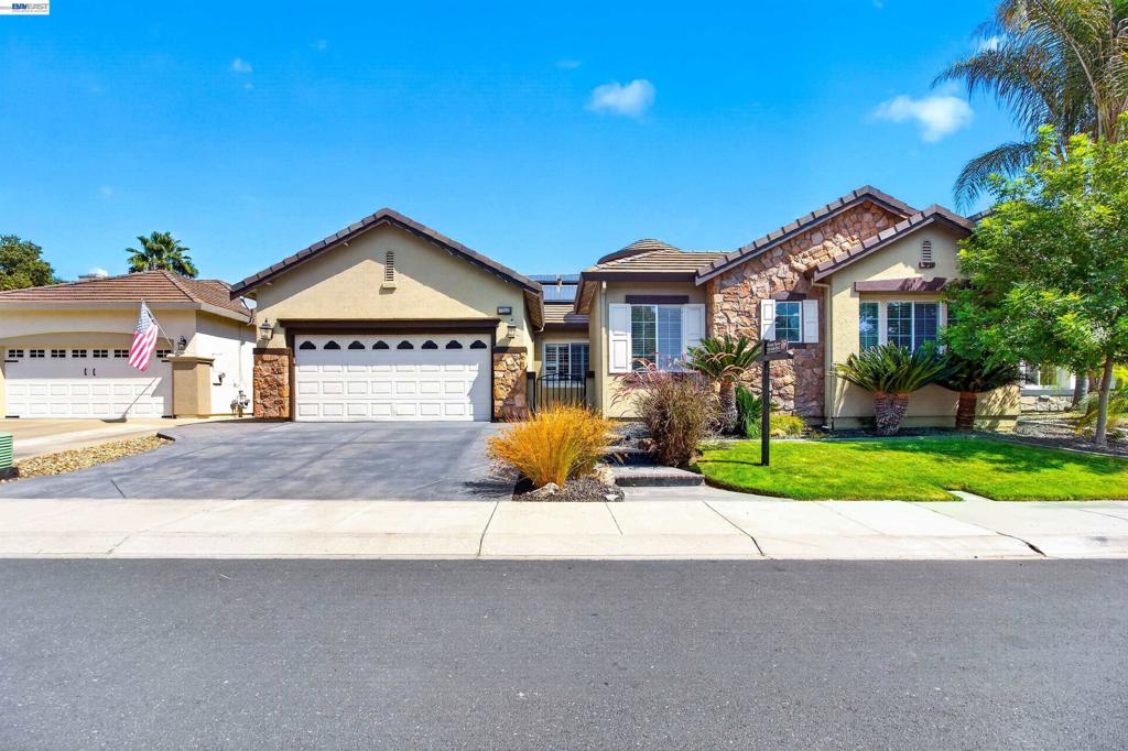 2243 Winchester Loop — photo