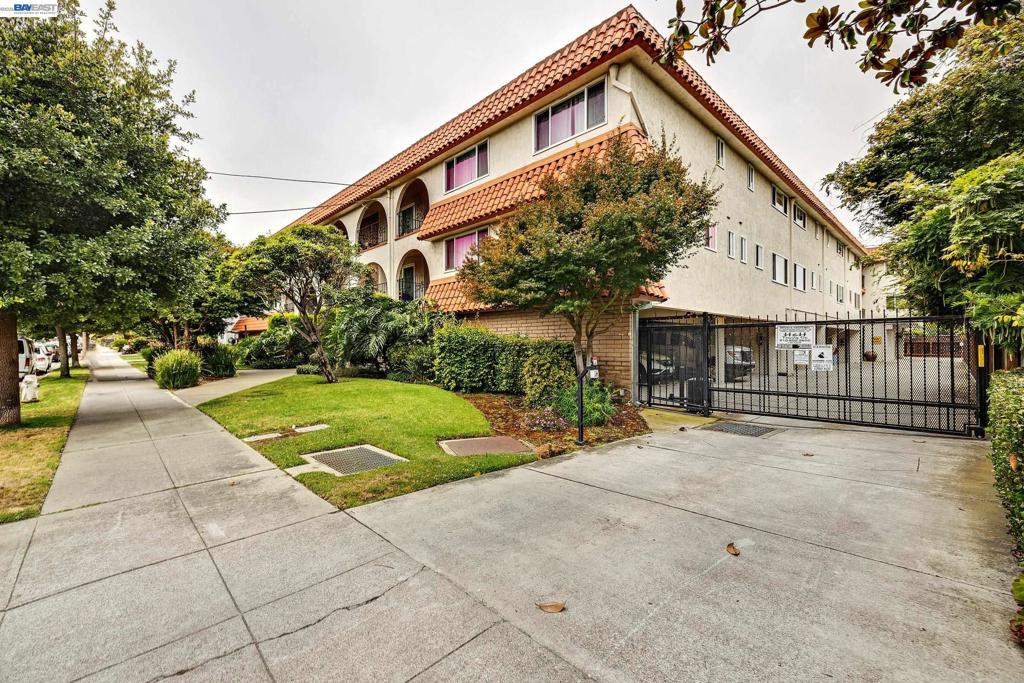 2133 Santa Clara Ave 328 — photo