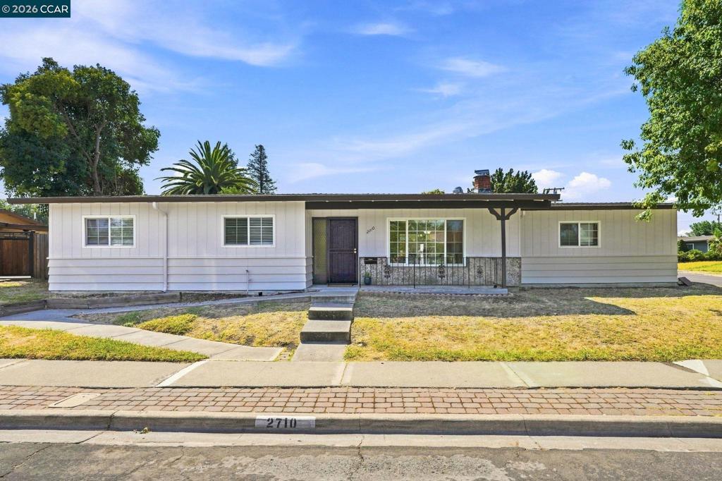 2710 Broadmoor Ave — photo