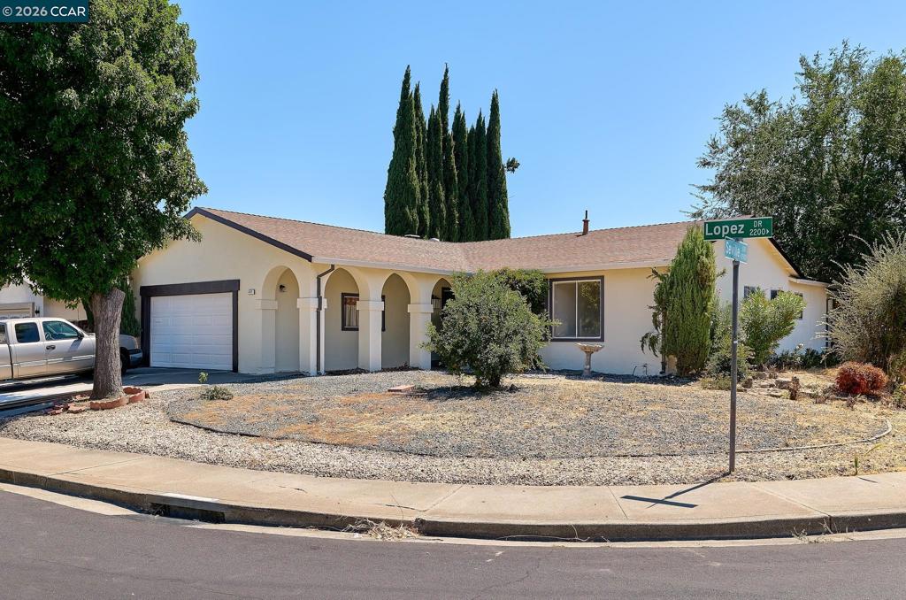 2117 Lopez Dr — photo