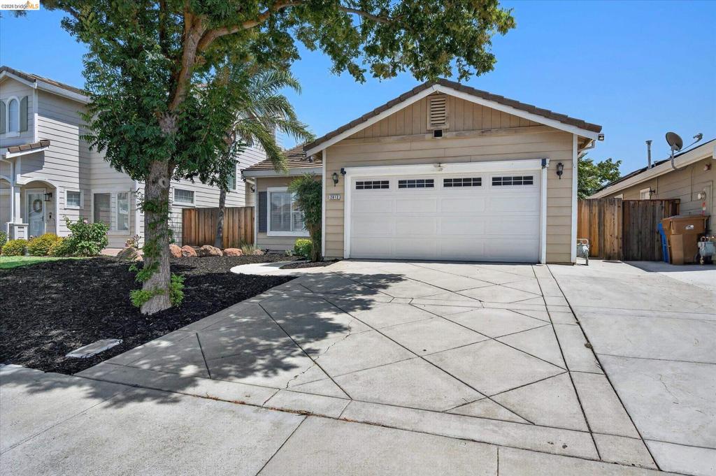 2012 Trailside Dr — photo