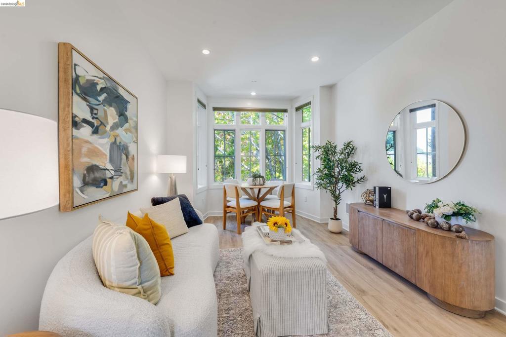 2628 Telegraph Ave 303 — photo