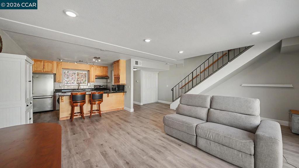 2426 Lincoln Ave J — photo