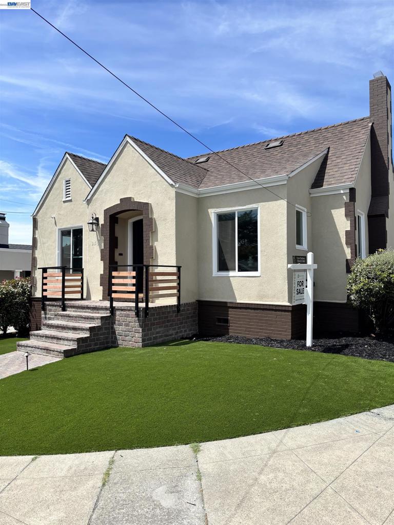 2569 Maxwell Ave — photo