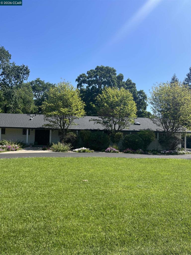 930 Lee Lane — photo