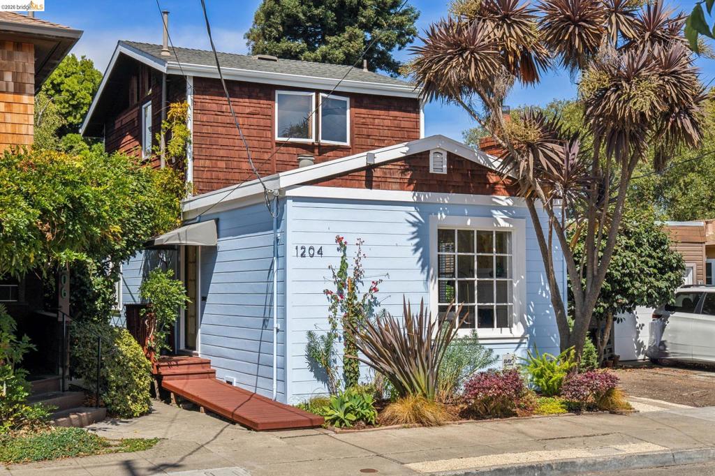1204 Neilson St — photo