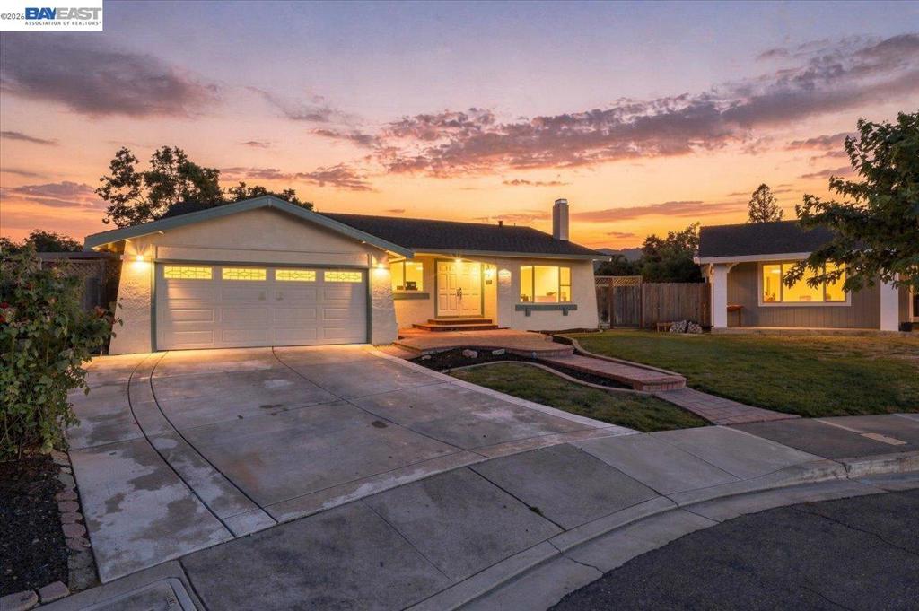 6360 Shorewood Ct — photo