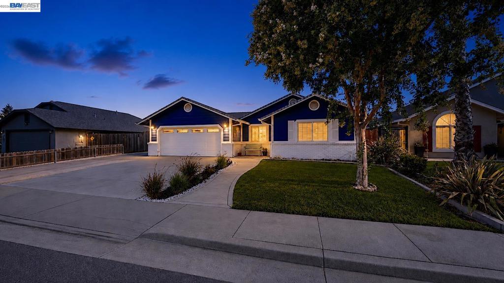 771 Twin Hills Dr — photo