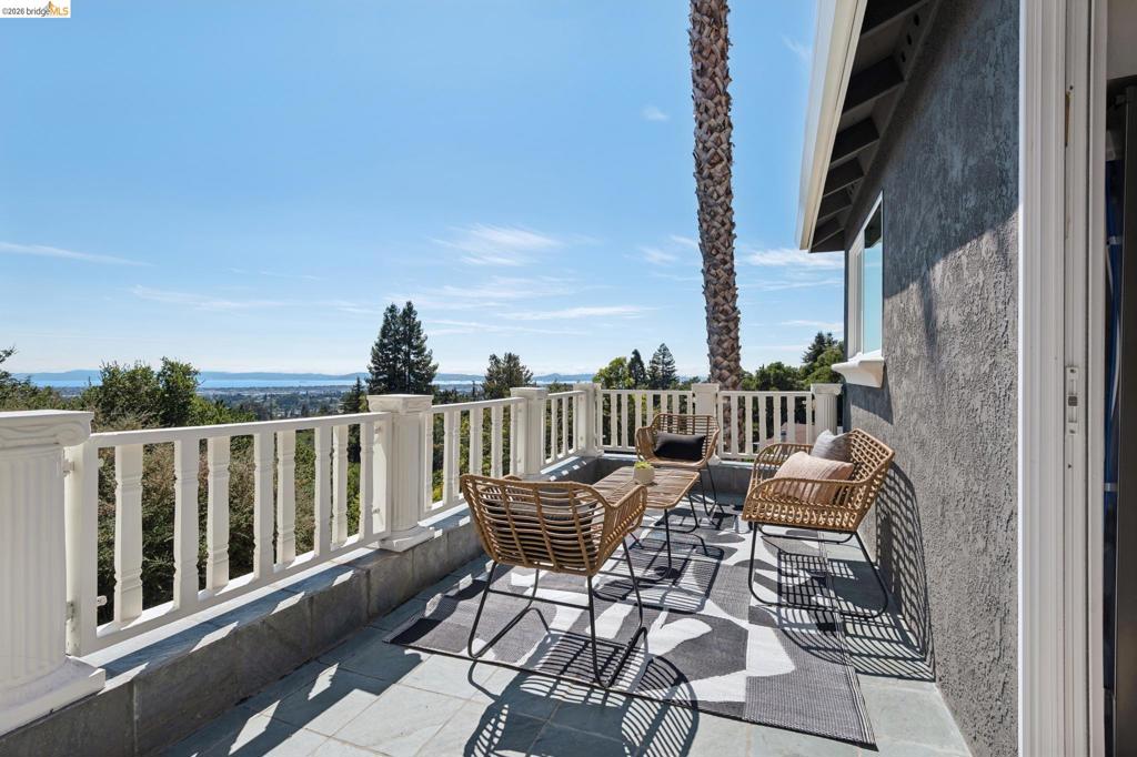 4368 Whittle Ave — photo