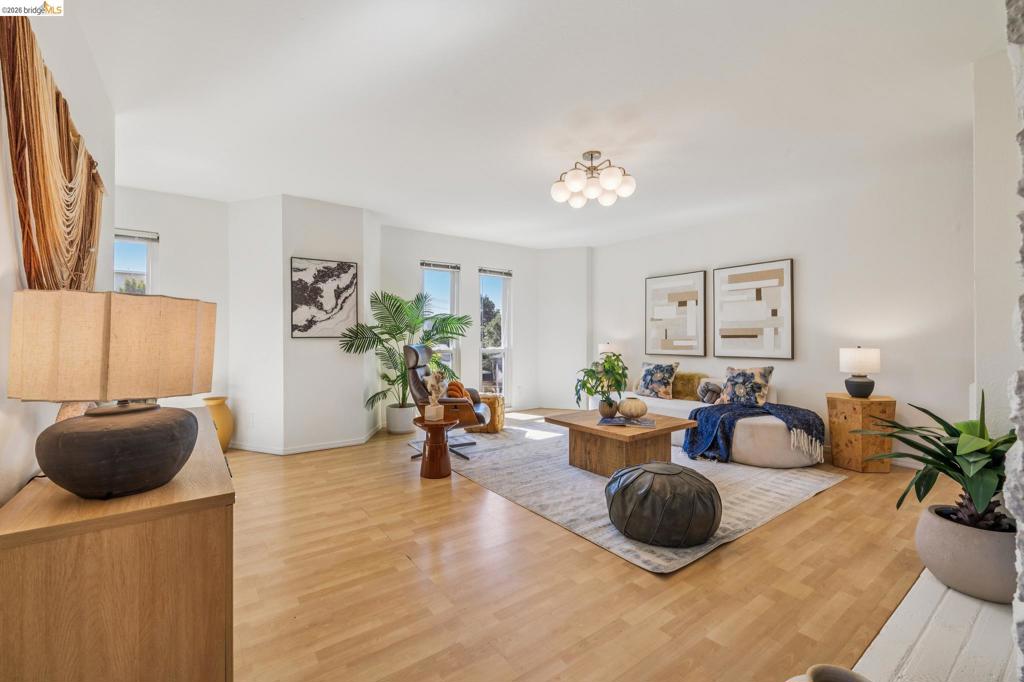 385 Jayne Ave 301 — photo