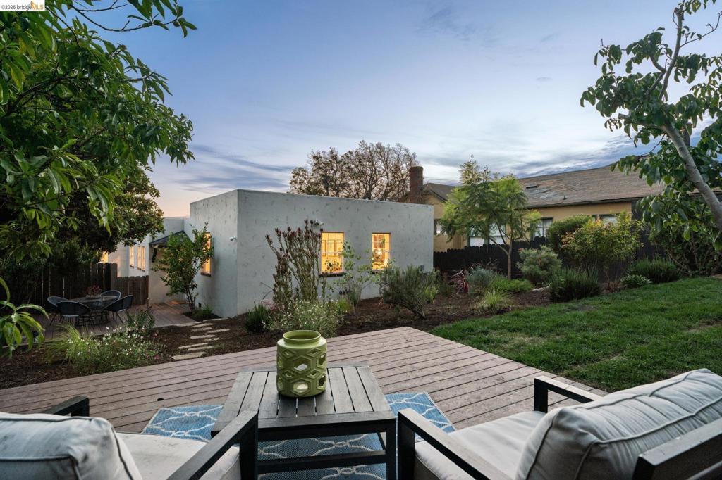 6124 Laird Ave — photo