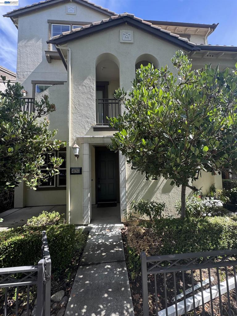 40203 Antigua Rose Ter — photo
