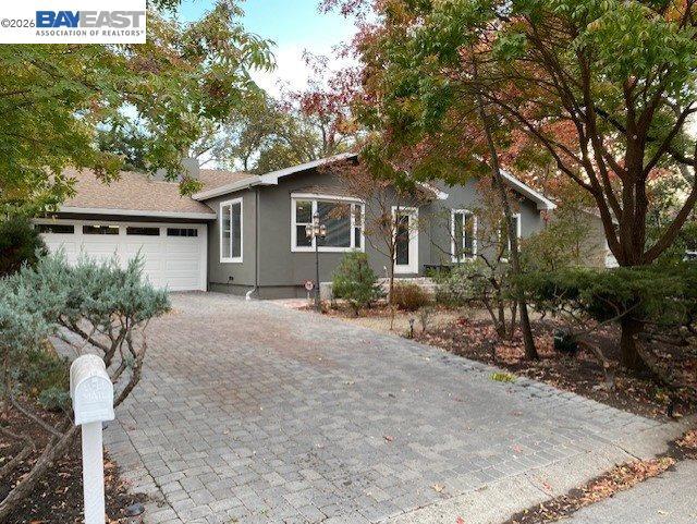 105 Roberta Ave — photo