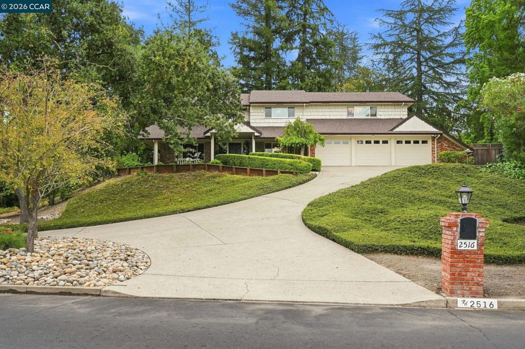 2516 Roundhill Dr — photo