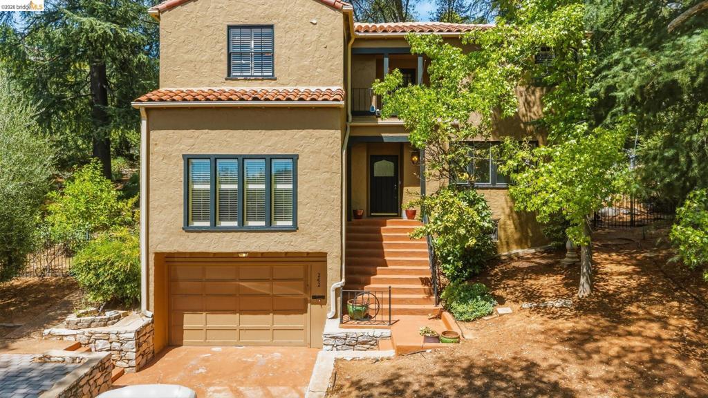 242 Hillcrest Dr — photo