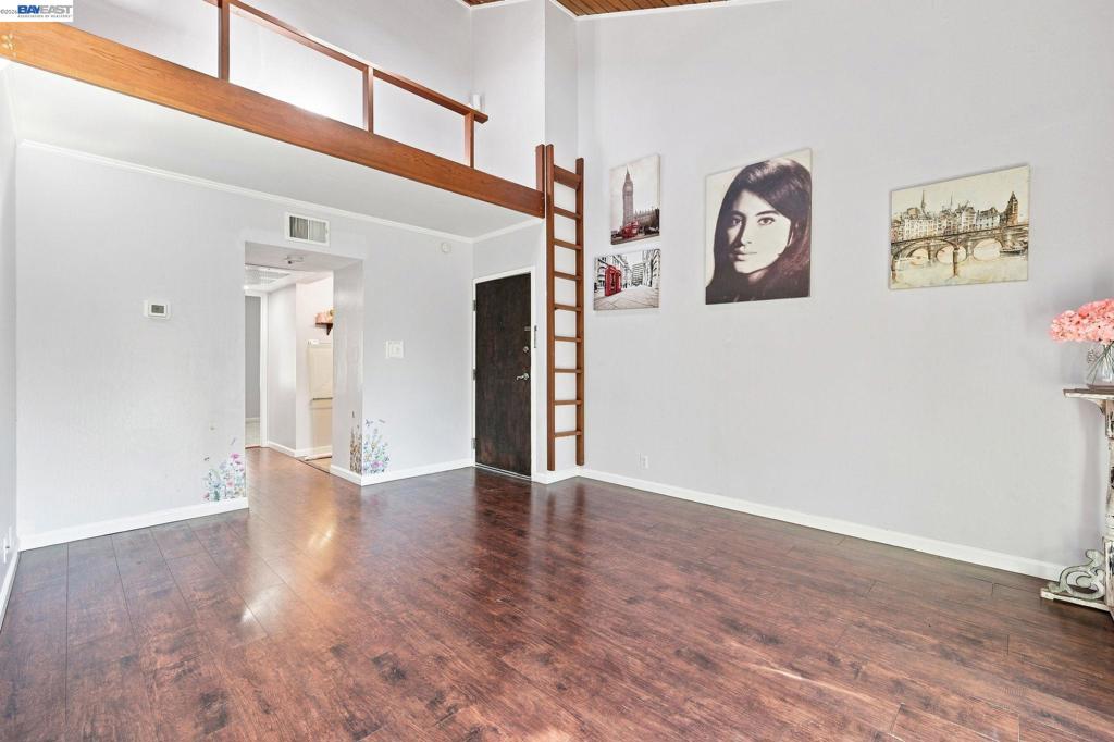 2716 Oak Rd 111 — photo