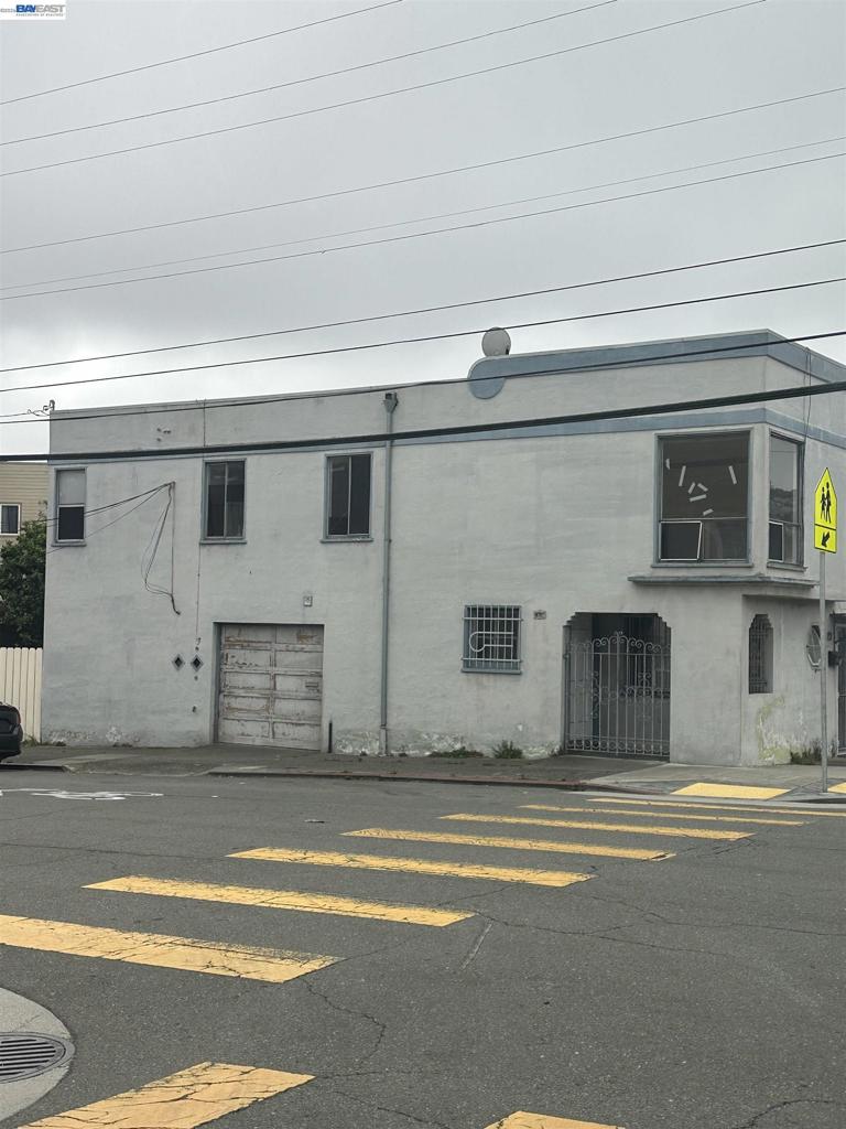 1000 Crescent Ave — photo