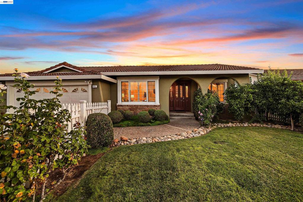 38351 Paseo Padre Pkwy — photo