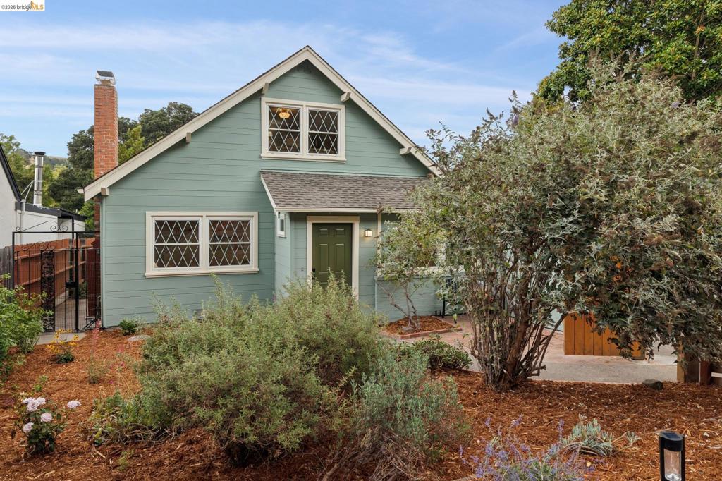 3323 Pinole Valley Rd — photo