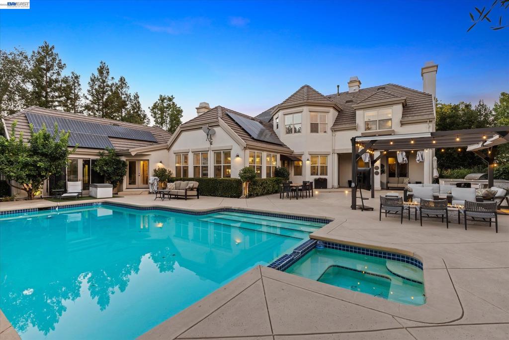 3019 E Ruby Hill Dr — photo