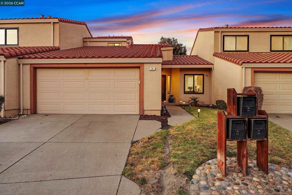 35 Sapphire Ct — photo