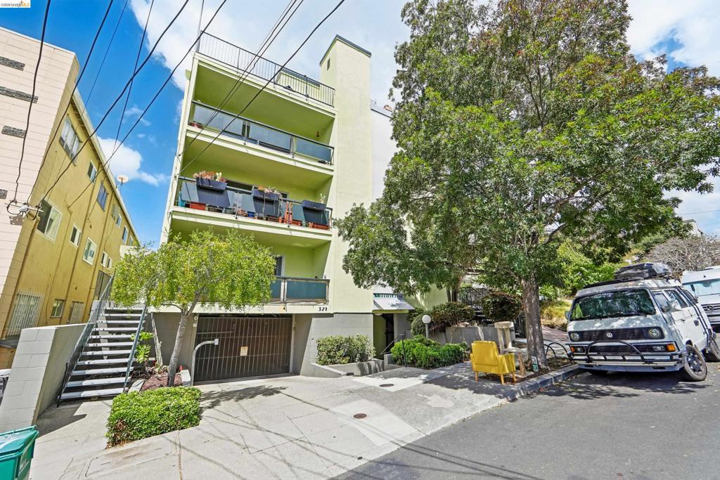 321 Warwick Ave 303 — photo